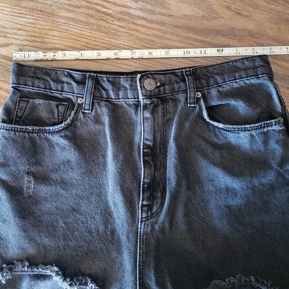 BDG Urban Outfitters Black Mom High Rise Jean sz 28 - Picture 9 of 10